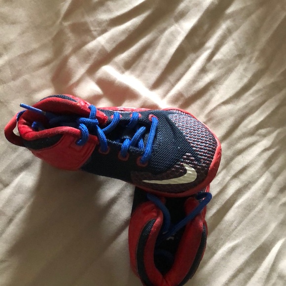 Nikes - Picture 2 of 3